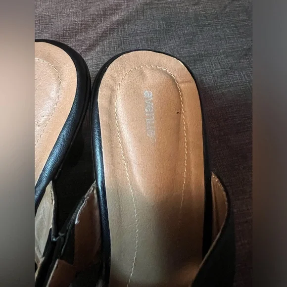 Black Sandal Size 11W - Picture 2 of 7